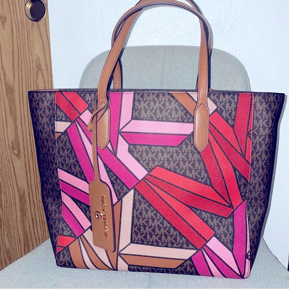 - Michael Kors Handbag Purse